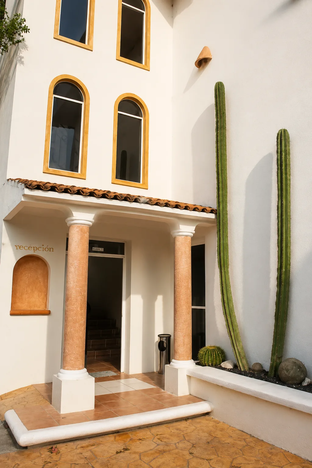 Entrada de recepción del hotel